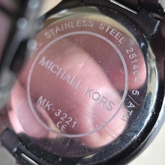 FREE WATCH@! Micheal Kors Slim Runway Black Dial & Bracelet M3221